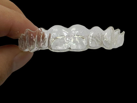 Resistencia a la corrosión de los retenedores invisalign claros y ligeros para uso ortodóntico